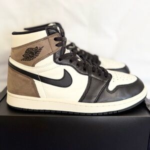 AUTHENTIC Jordan 1 Retro High OG Dark Mocha size 11 555088-105 2021 PRE-OWNED